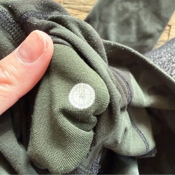 lululemon athletica Camouflage Leggings - Green and Black - Picture 5 of 5